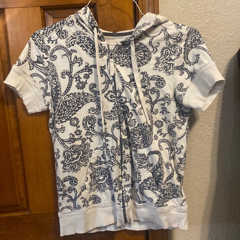 Womens medium zip up. Short sleeves with hood. New condition